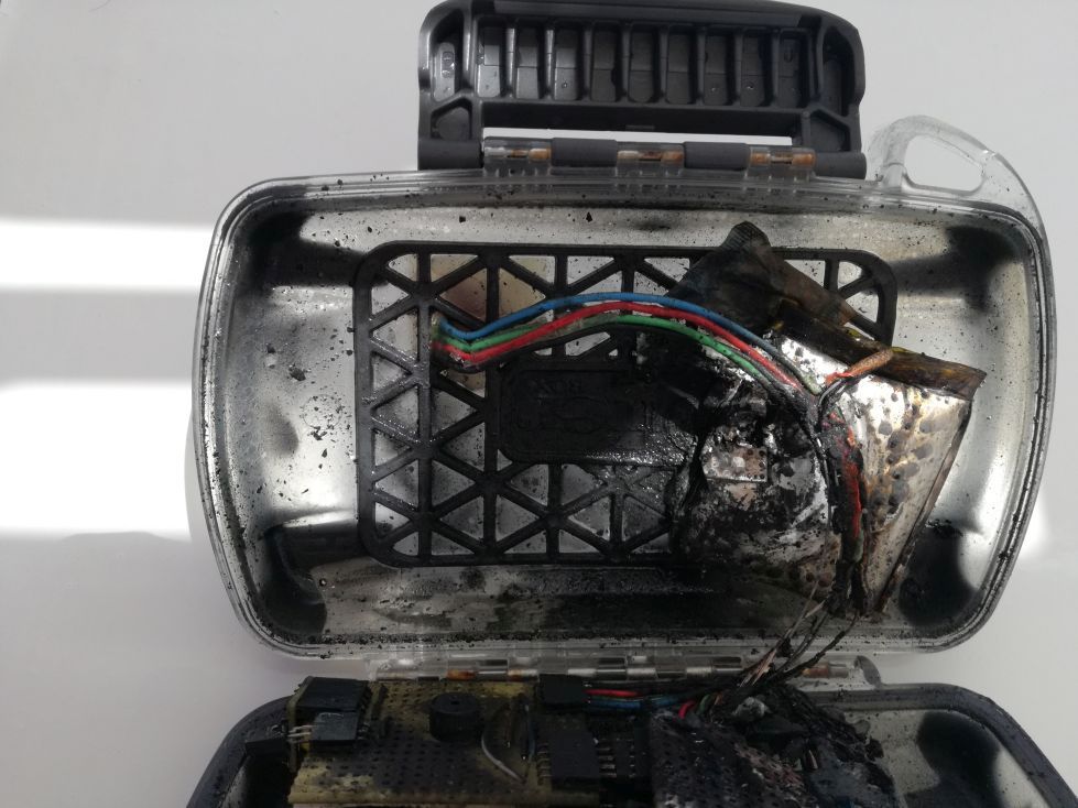 Molten LiPo battery in DiveIno case